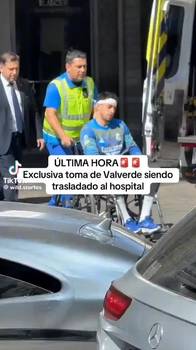 巴尔韦德包扎着绑带被人从医院推出,外网AI已经越来越夸张